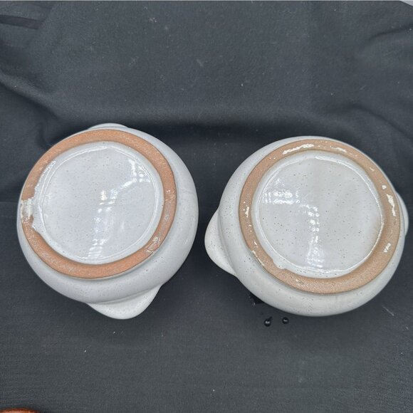 Vtg Brown Onion Soup Crocks Set Of 2 With Lids & Rattan Trivets - Picture 5 of 9